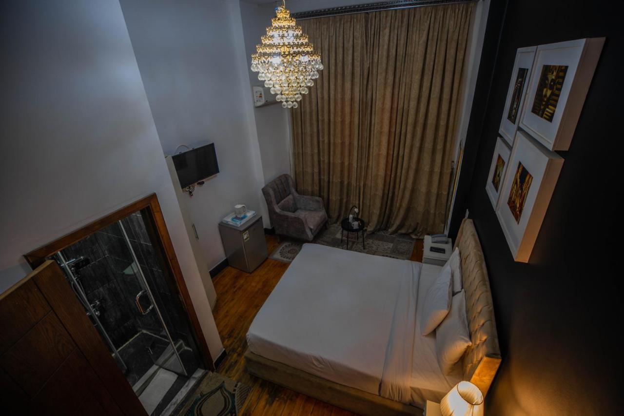 The Square View - Boutique *